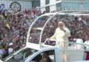 El Papa Francisco en el Papa móvil en Panamá