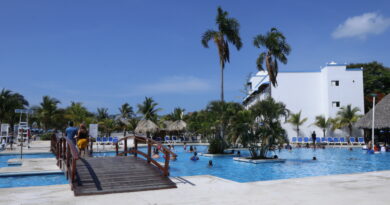 Piscina del hotel Playa Blanca Panama