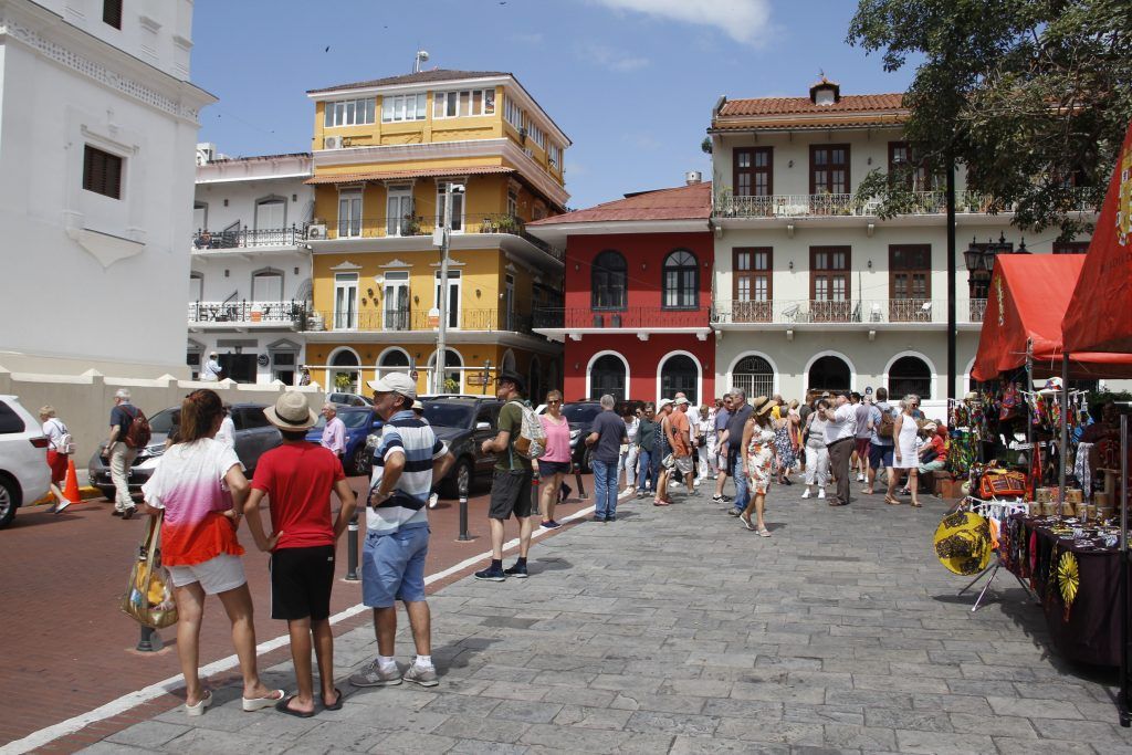 Turistas en La Plaza de la Independencia