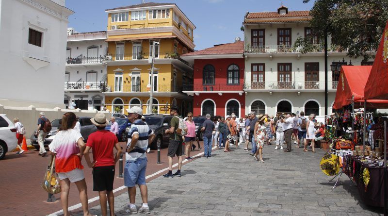 Turistas en La Plaza de la Independencia