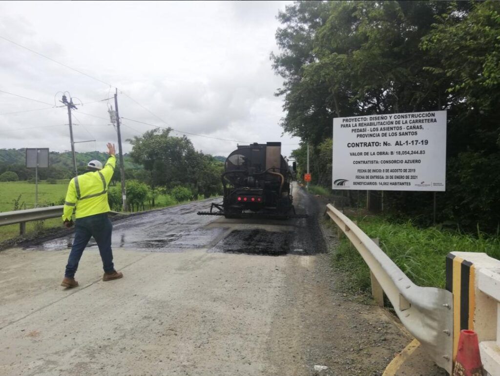 Reparación de vías en Pedasí