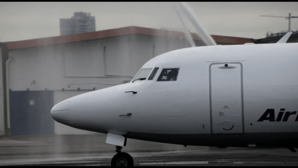 Bienvenida a Avión de Air Panama en el aeropuerto Marcos A. Gelabert