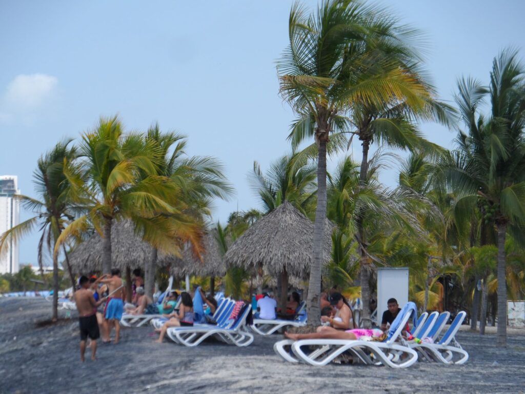 Turistas en la playa