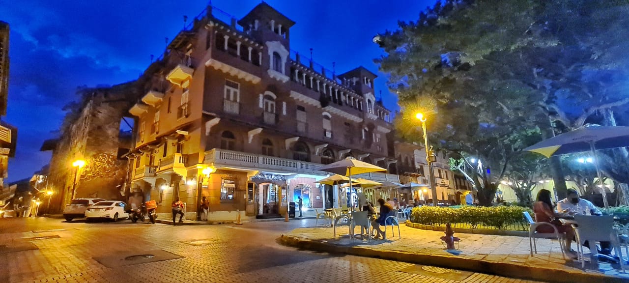 Hotel en el Casco Antiguo de noche