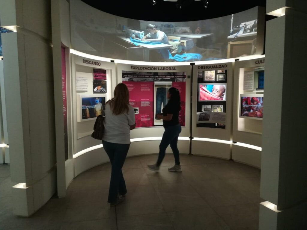 Visitantes en Museo de los Derechos Humanos