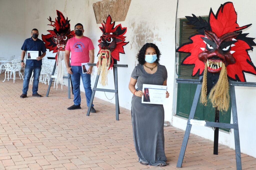 Culminan curso de confección de máscaras de “Diablos Tun Tun”
