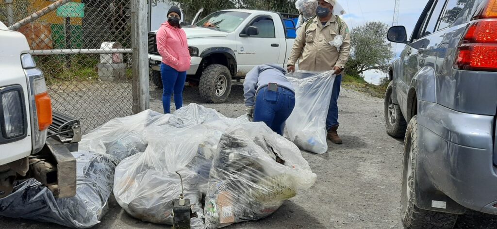 Retiran unas 300 libras de desechos de la cima del Volcán Barú