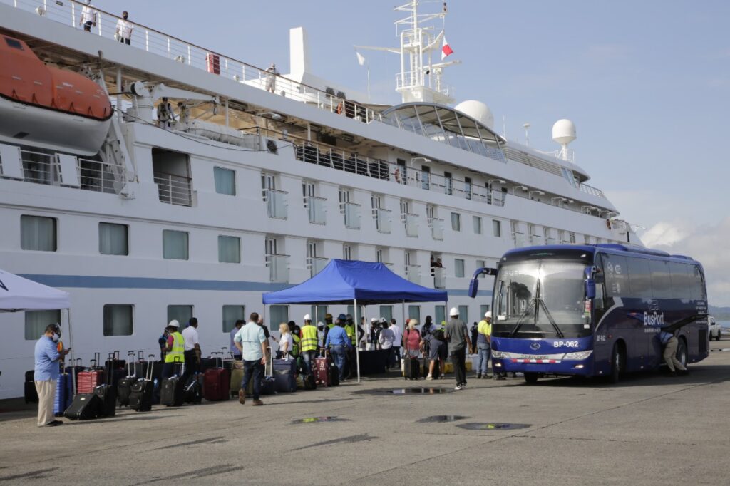 Buque Star Breeze comandado por un panameño inaugura temporada de cruceros 2021-2022 en Panamá