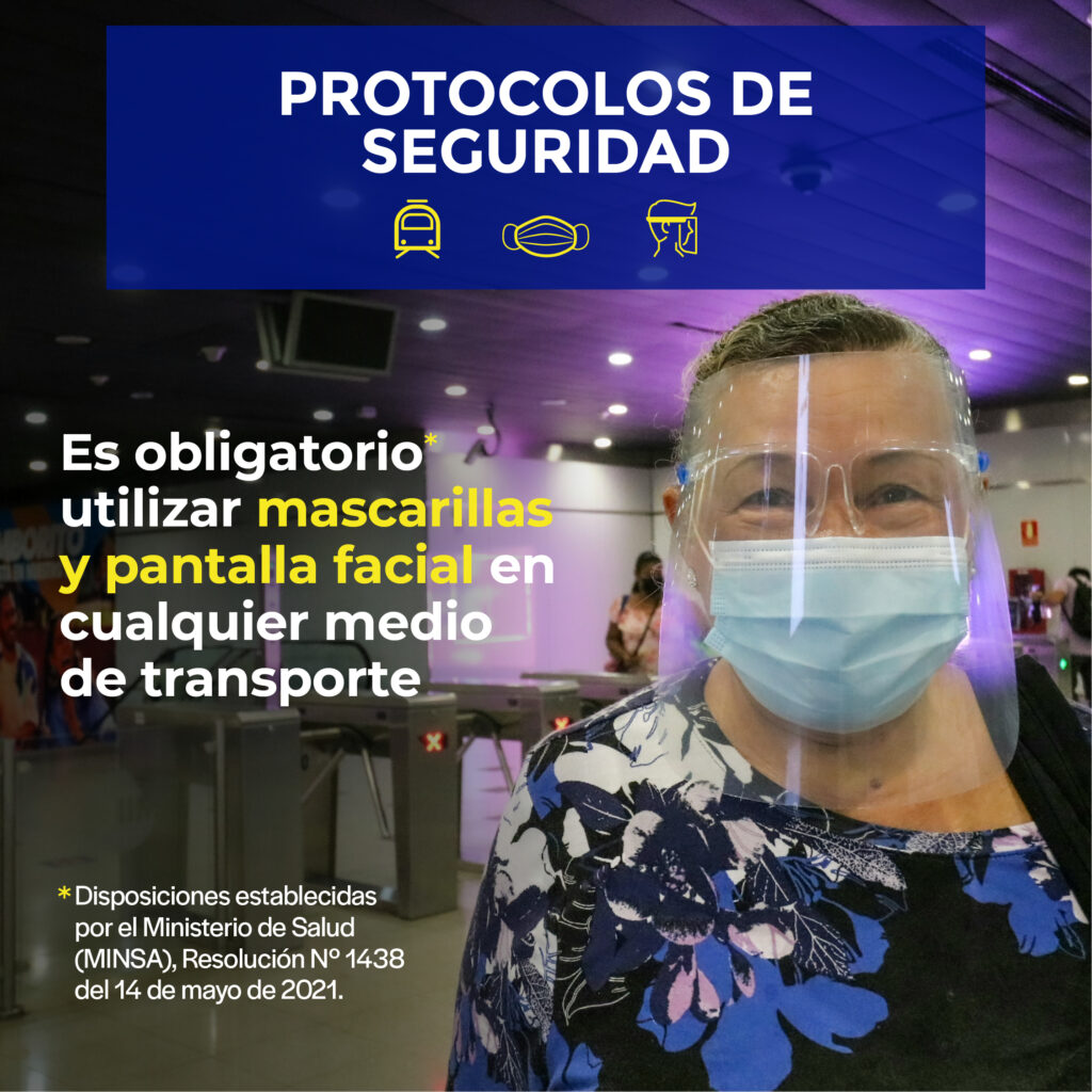 El Metro de Panamá, S.A. hace del conocimiento que las medidas dispuestas por el Ministerio de Salud, mediante la resolución Nº.1438 del 14 de mayo de 2021, sobre el uso obligatorio de mascarilla y pantalla facial se extiende también a los extranjeros que visiten el país y, que utilicen este sistema de transporte público para movilizarse dentro de la ciudad. En ese sentido, recordamos a los viajeros que desembarquen en el Aeropuerto Internacional de Tocumen que si en el Metro vas a viajar, recuerden usar correctamente la mascarilla y pantalla facial, atendiendo las disposiciones de las autoridades de salud que la careta debe cubrir ojos, nariz y boca. Adicional, se les recuerda a los visitantes procurar un viaje en silencio y el uso de gel alcoholado o alcohol antes y después de utilizar el transporte público, toda vez que en el territorio panameño aún hay prevalencia del Covid-19. Siguiendo la Guía de Autocuidado del Metro, los viajeros tendrán un viaje seguro y se protegerán del virus durante su estadía en el país. “Cuidándote nos cuidamos todos”