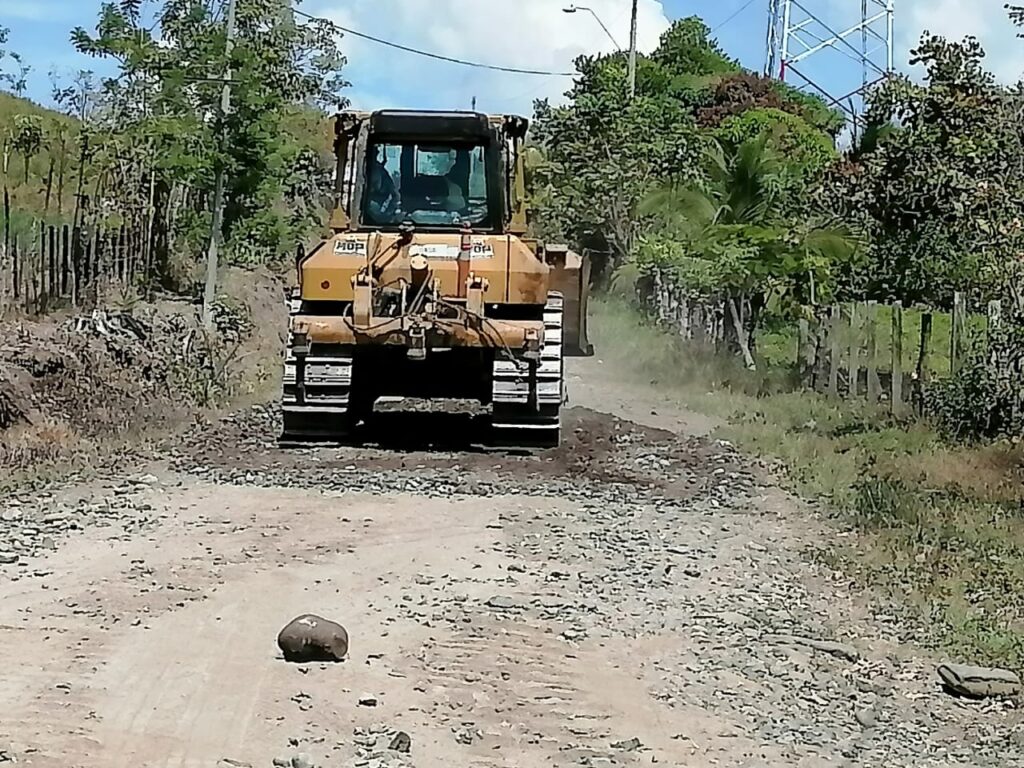 Caminos de producción y turismo avanzan en Barú