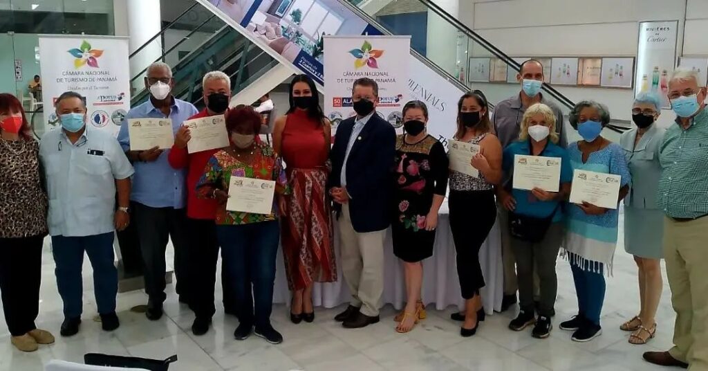 La Cámara Nacional de Turismo de Panamá como principal vocero y gestor de acciones para apoyar y fortalecer el sector turismo en Panamá, celebró el jueves 12 de mayo, en Albrook Mall, la firma de convenios con la Fundación Alada y Red de Museos y Centro de Visitantes de Panamá y la entrega de reconocimientos especiales a miembros de la Asociación de Guías de Turismo. 