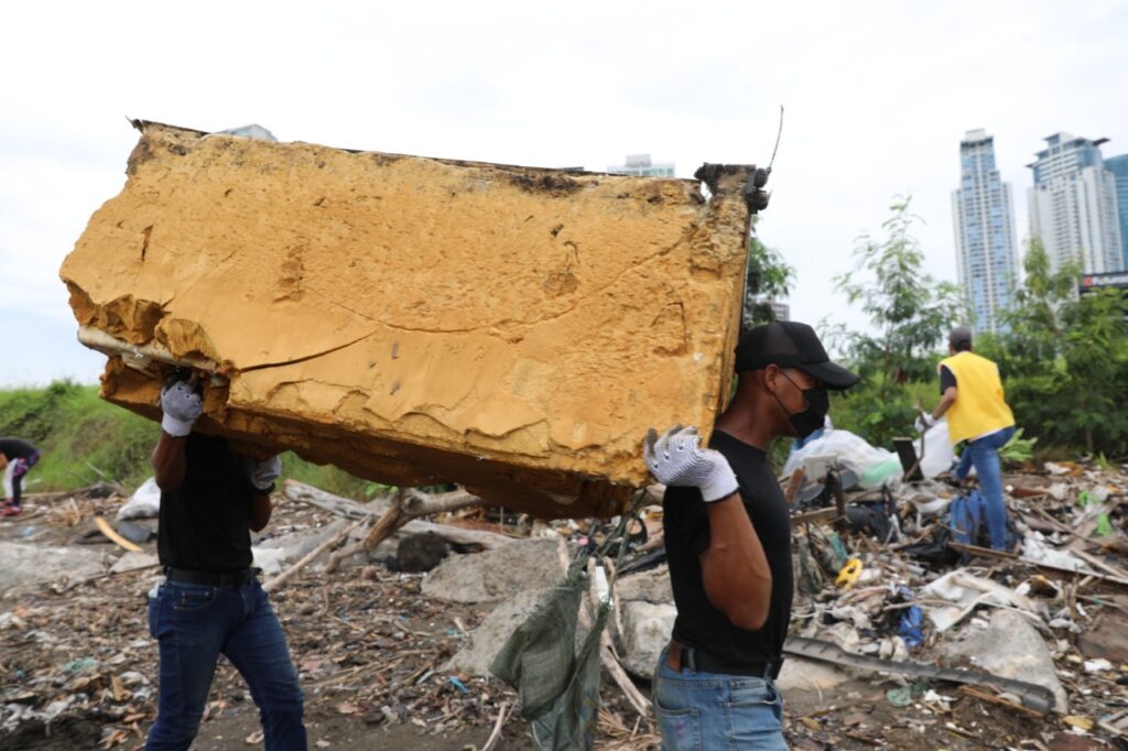 Más de 30 toneladas de basura en limpiezas de playas