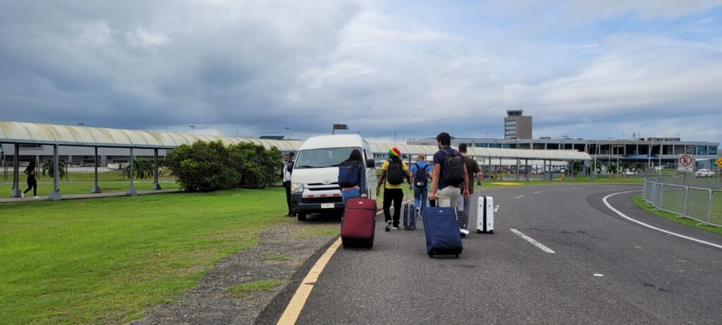 Tocumen activa plan para transportar a viajeros afectados