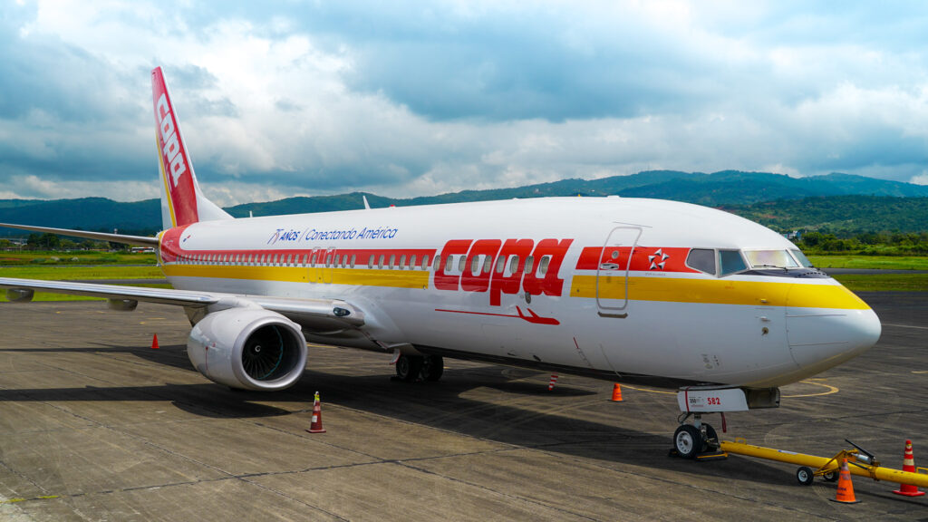 Con este Boeing 737-800 NG pintado en los colores que lucía nuestra flota al inicio de los años 90, queremos conmemorar una época clave dentro de nuestra historia