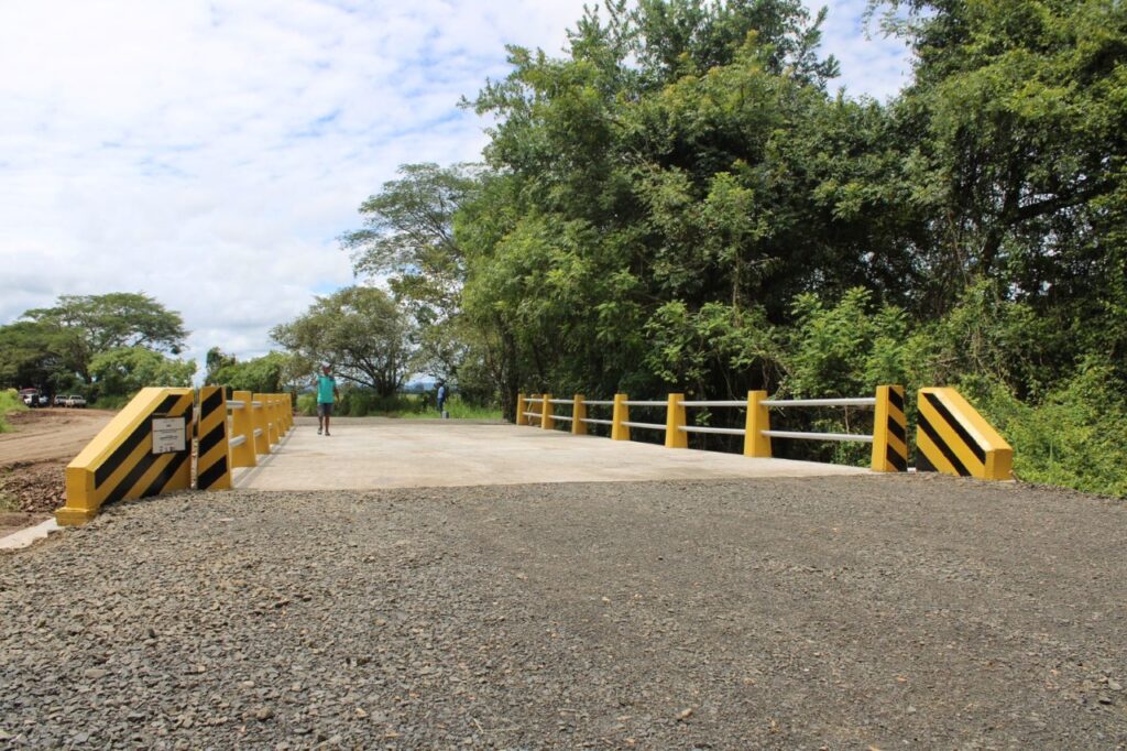 Inaugura puente vehicular “El Mangote” en Aguadulce