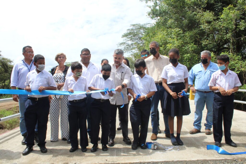 Inaugura puente vehicular “El Mangote” en Aguadulce
