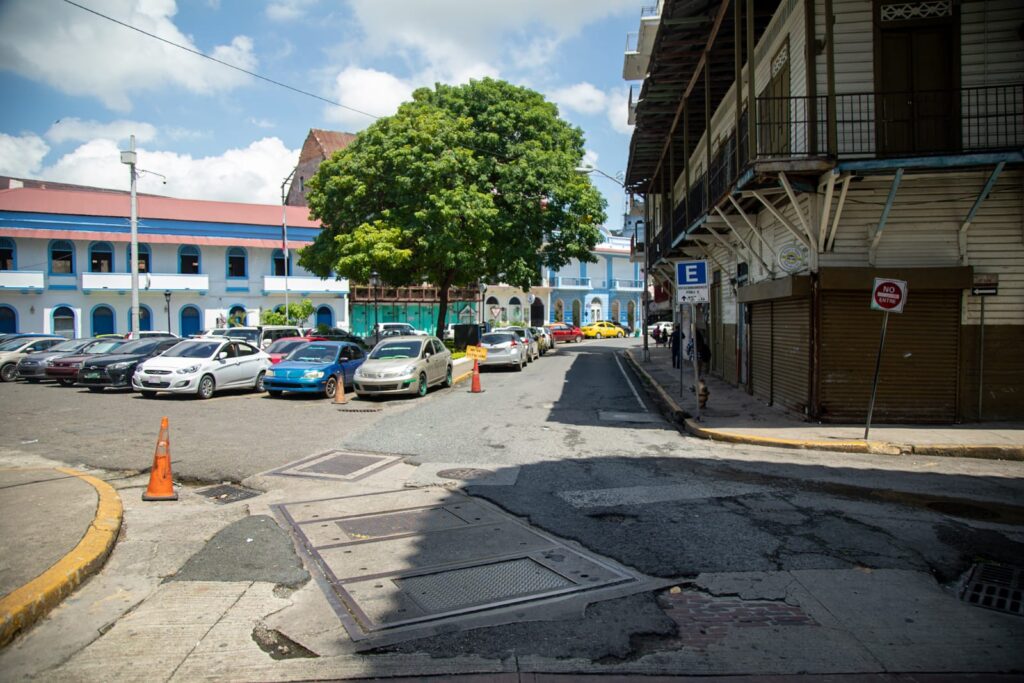 Este proyecto incluye la reconstrucción y ampliación de las aceras, mobiliario urbano, arborización, iluminación pública con diseño acorde al Casco Antiguo