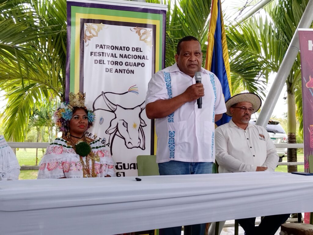 Antón está preparado para El Festival del Toro Guapo