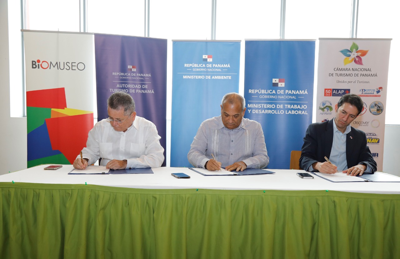 MiAMBIENTE y la Cámara Nacional del Turismo firman convenio