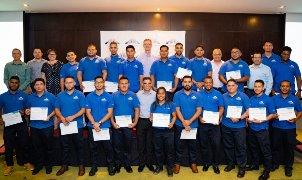 ATA de Copa Airlines gradúa a 23 panameños como técnicos