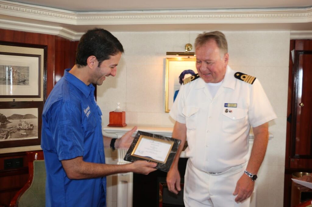 ATP entrega certificado de reconocimiento a línea de cruceros