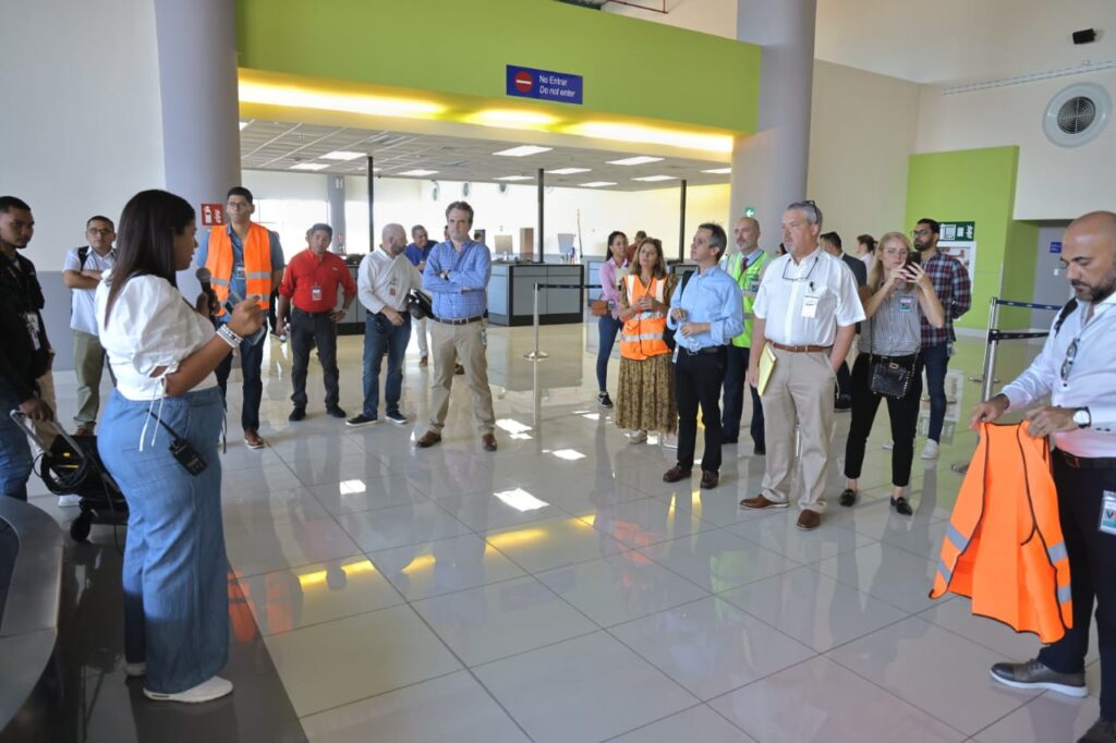 Empresas interesadas en operar visitan el aeropuerto de Colón