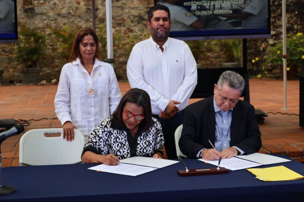 Firman convenio MiCultura y CAMTUR