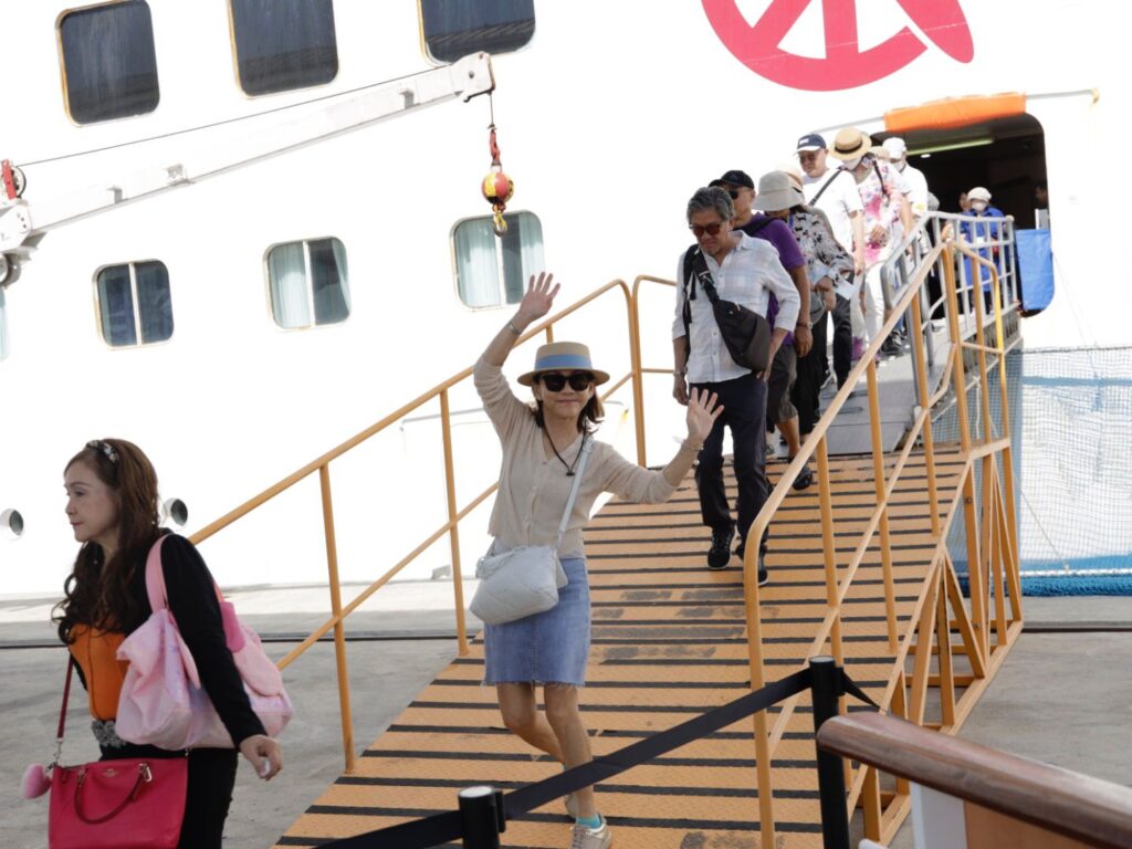 Continúan llegando cruceros tras inicio de temporada 2023-2024