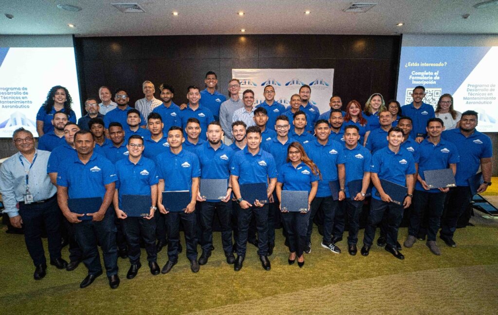 La Academia de Técnicos Aeronáuticos de COPA Arlines gradúa 40 técnicos