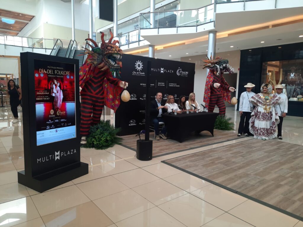 Mall Multiplaza conmemora por segundo año, el Día del Folklore