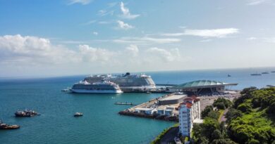 Miles de turistas arriban a Panamá a bordo de dos cruceros