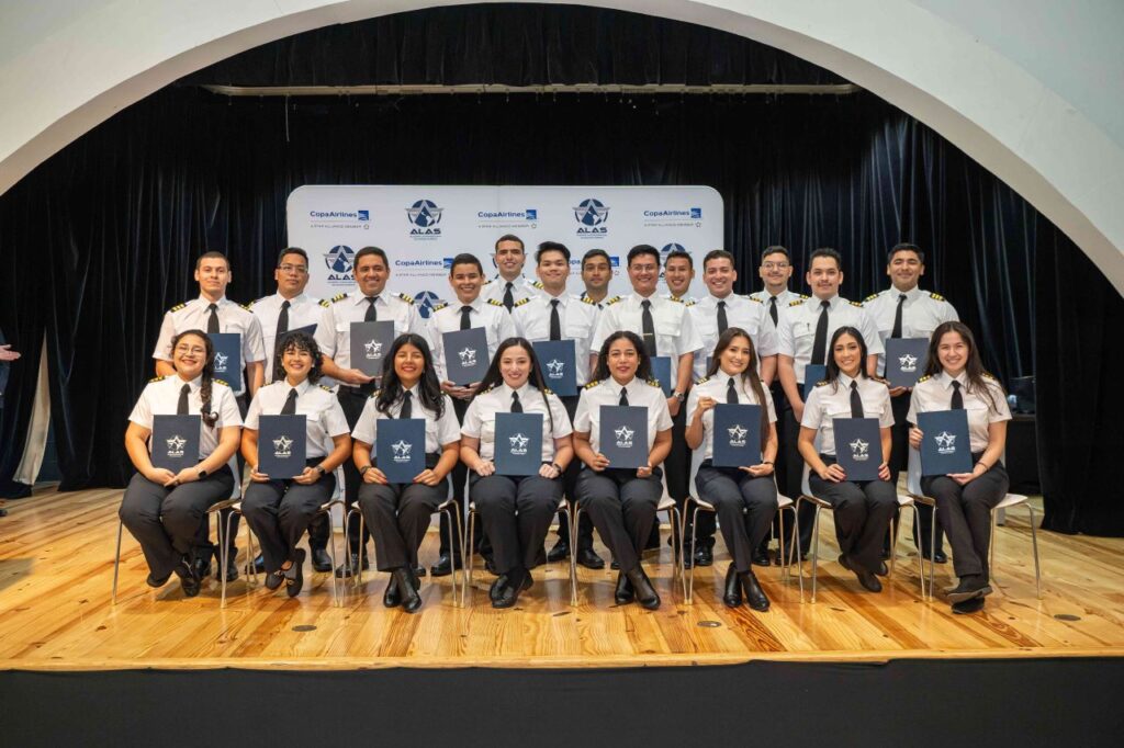 La Academia Alas de Copa gradúa 21 nuevos pilotos