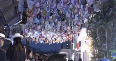 La "Calle de Los Sombreros" estará decorada por un periodo de tres meses, como una alternativa visual y pintoresca exhibiendo sombreros de todo tipo
