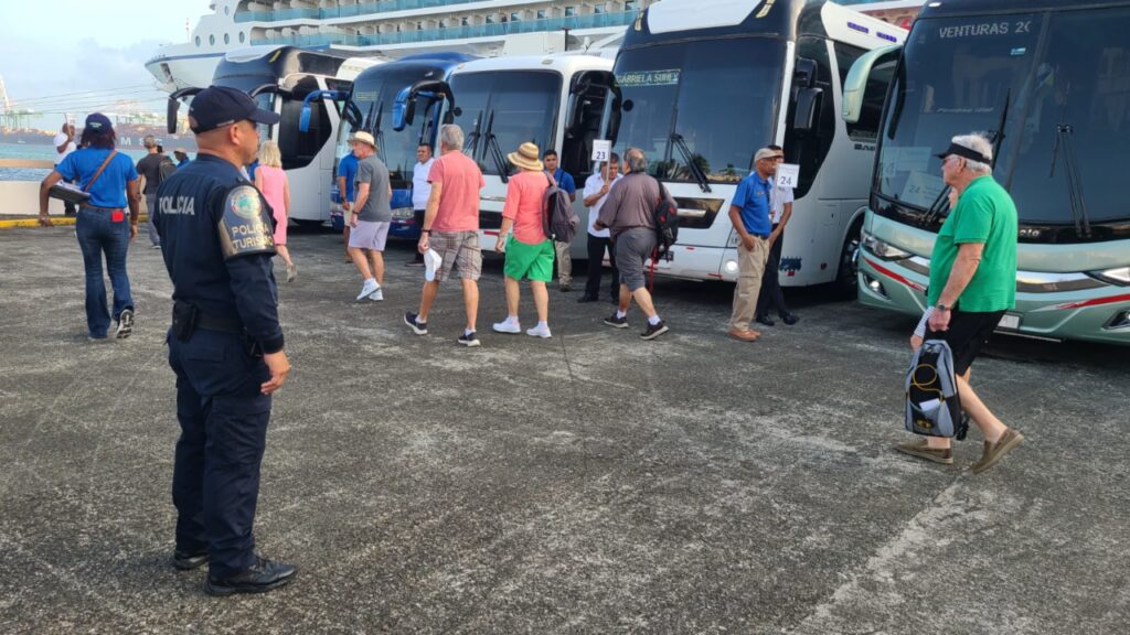 Policía brinda seguirdad a más de 3 mil turistas que han arribado a Panamá