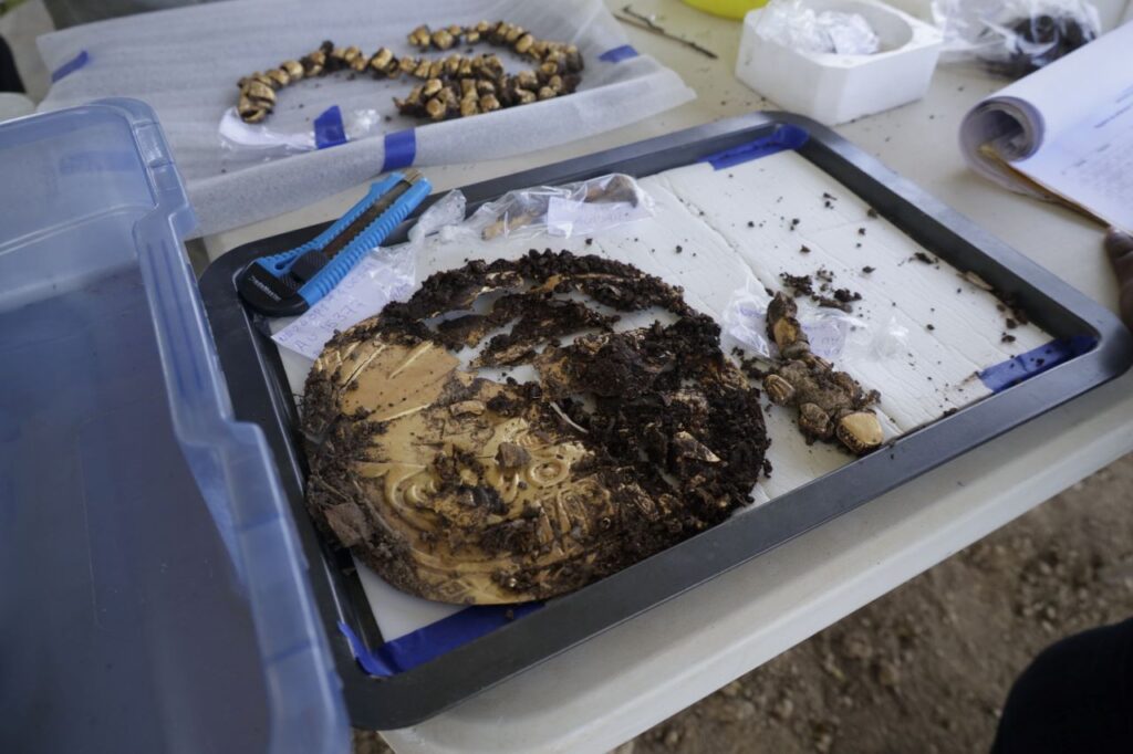 Descubren suntuoso ajuar de oro en el Parque Arqueológico el Caño