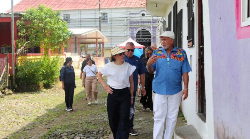 Autoridades supervisan avances en la restauración de la Iglesia de Portobelo Autoridades supervisan avances en la restauración de la Iglesia de Portobelo